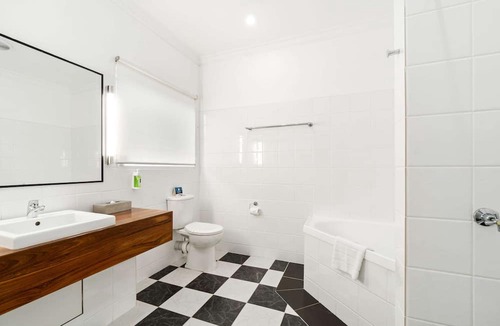 Apollo Bay Hotel | Comfort Inn The International