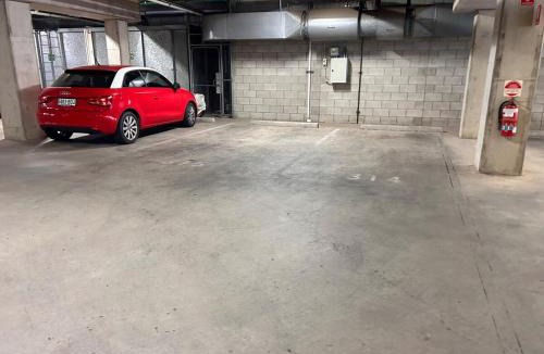 New Port Apartment | Comfort of Home Pool Gym Sauna Secure Parking