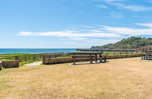 Evans Head Apartment | Comfortable 2BR coastal unit with WiFi, BBQ area, parking & linen included, close to beach