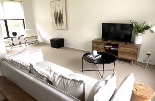 Central Mudgee House | Comfortable 3 bedroom home for families or work