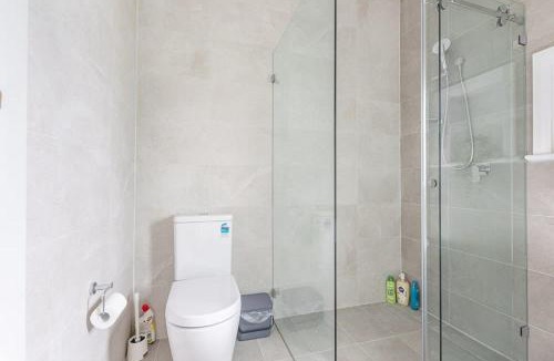 Eastwood House | Comfortable Double Room with 2 Beds in Eastwood - Shared Bathroom and Kitchen