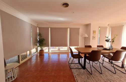 Caroline Springs House | Comfortable Family Stay in Caroline Springs