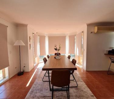 Caroline Springs House | Comfortable Family Stay in Caroline Springs