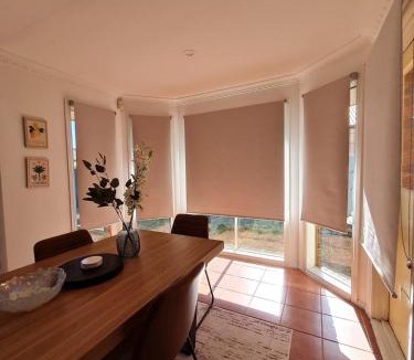 Caroline Springs House | Comfortable Family Stay in Caroline Springs