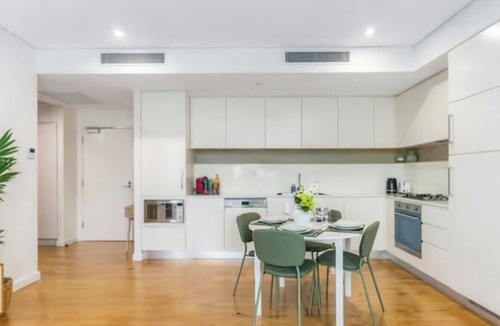 Macquarie Park Apartment | Comfortable Over Sized 1BRD w/Parking Close to Metro & Mall
