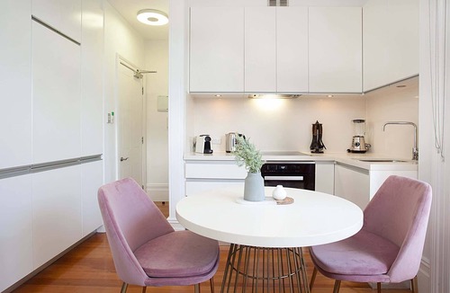 Glebe Apartment | Comfortable Renovated Studio Close To City