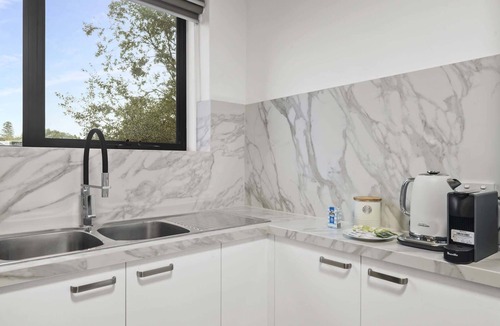 Ascot Vale Apartment | Comfortable Stay Near Melbourne’s West End