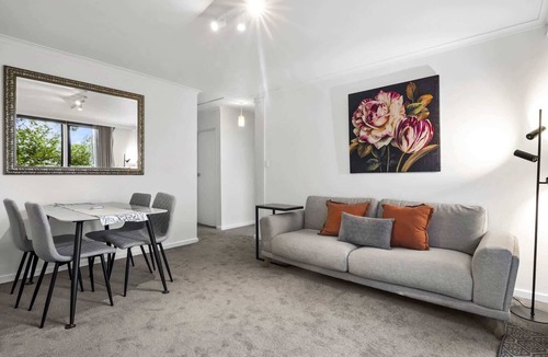 Ascot Vale Apartment | Comfortable Stay Near Melbourne’s West End