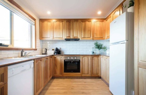 West Launceston Apartment | Comfortable Town House Near City