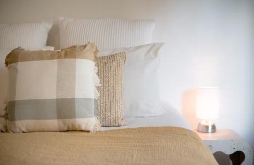 West Launceston House | Comfortable Town House Near City
