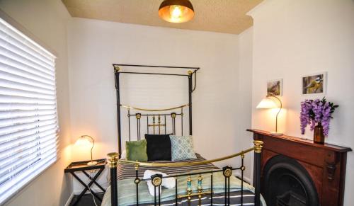 Lithgow House | Comfortable Victorian Terrace close to shops