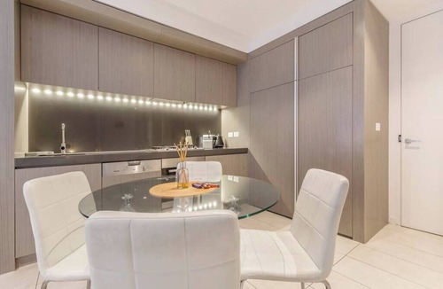 South Melbourne Apartment | Comfy 1-Bedroom Apartment Near Albert Park