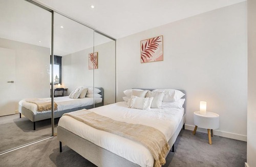 Prahran Apartment | Comfy 2-Bed Balcony Unit near Iconic Chapel St