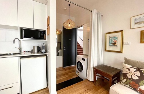 Fitzroy Apartment | Comfy and bright apartment .when location counts