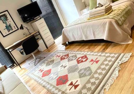 Fitzroy Apartment | Comfy and bright apartment, when location counts