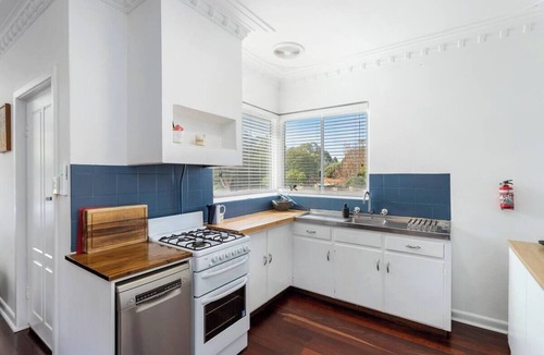 Mosman Park House | Comfy, Great location, 3 Bedroom Entire home, pets welcome