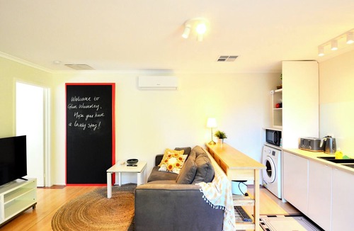 Glen Waverley House | Comfy unit on a quiet low traffic street. Brand new kitchen, central in Melb S/E