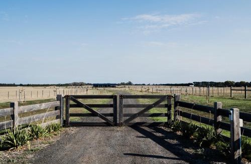 Connewarre House | Connewarre Farm Stay - Sleeps 10 - Acreage By HostyCo