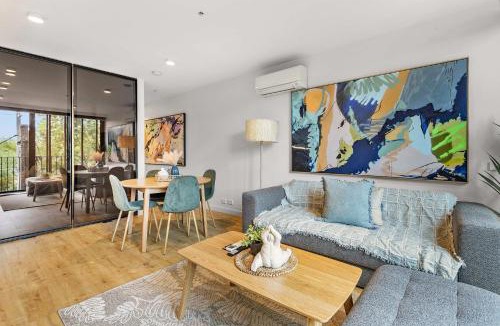 Saint Kilda South Apartment | Contemporary 1-Bed in the Heart of St Kilda