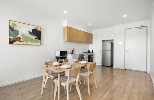 Prospect Apartment | Contemporary 2BR Apartment | Heart of Prospect