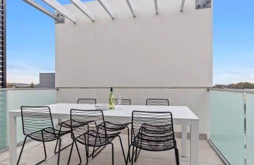 Wickham Apartment | Contemporary City Escape in Trendy Islington