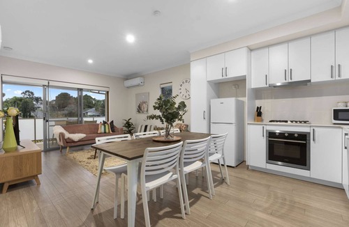 Bassendean Apartment | Contemporary Comfort Suite: Relax and Explore