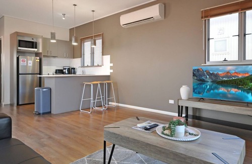 Port Hedland Apartment | Contemporary Crib Generous 1x1