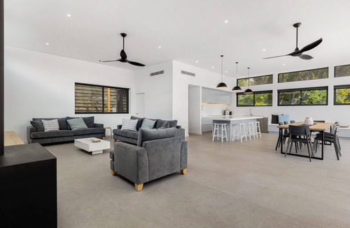 Sorrento House | CONTEMPORARY, MODERN, SPACIOUS & STYLISH ROSETTA, SORRENTO