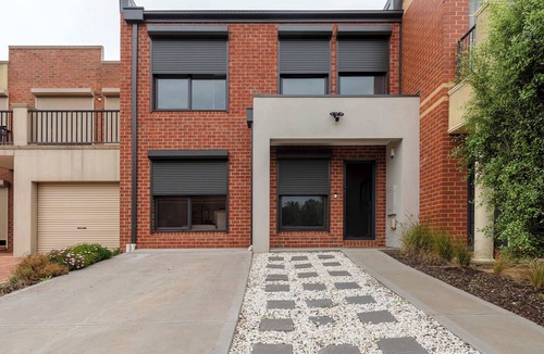 Flemington House | Contemporary townhouse near Flemington Racecourse