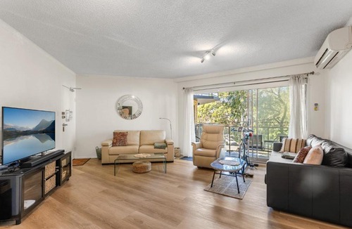 Cronulla Apartment | Convenience Meets Coastal Living with Parking