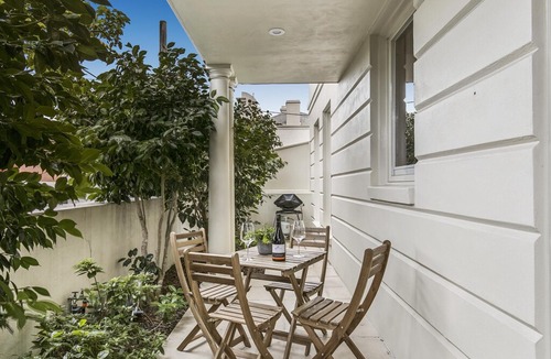Malvern Apartment | Convenient and quiet in sophisticated Malvern