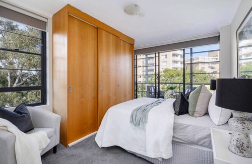 Darling Point Apartment | Convenient, Harbourside APT with parking & Views