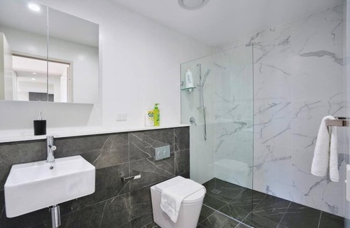 Waterloo Apartment | Convenient location close to AIRPORT CITY BONDI