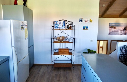 Apollo Bay House | Cooinda - Spacious Apollo Bay Beach House | Sleeps 10 | Walk to Beach & Town