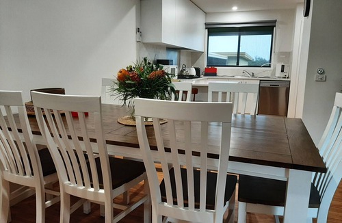 Mallacoota Cottage | Coola cottage situated in a koala corridor