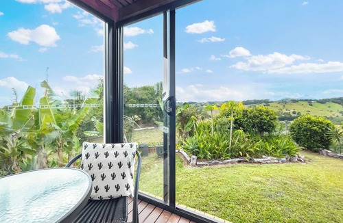 Cooroy Cottage | Cooroy - Bewell Eco Cottage - Garden Views - 25 mins to Noosa Heads -