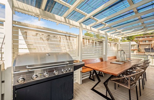Copacabana House | "Coponia House" – Seconds to the Beach