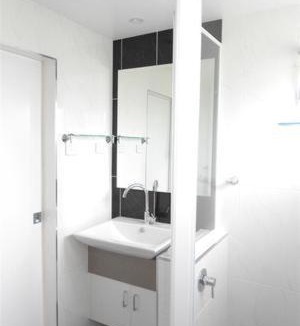 Shute Harbour Hotel | Coral Point Lodge