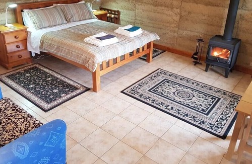 Torrens Vale Apartment | Corinium Roman Villa -Bed and Breakfast