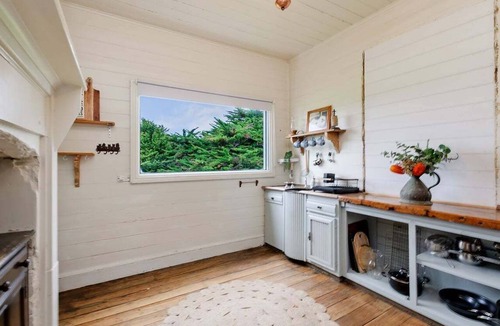Cape Bridgewater House | Cork Hill Retreat - Charming & Historic with Natural Beauty