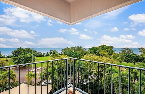 Darwin City Centre Apartment | Corner Balcony Suite on the Esplanade with Pool