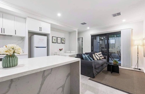 St James House | Corporate Entire House 2|Walk to Curtin University