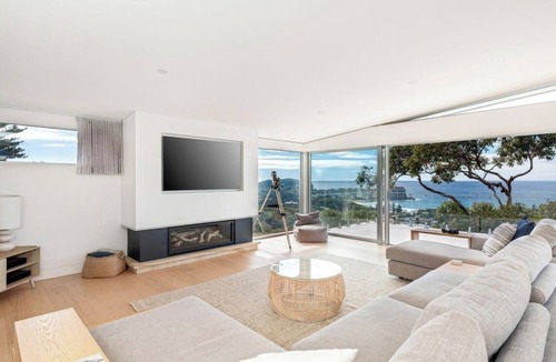 Bilgola Plateau House | Costal Three-Storey Home with Panoramic Sea Views