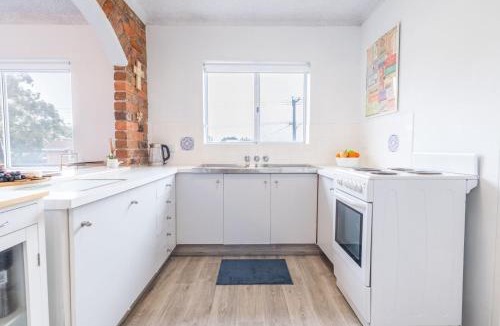Soldiers Point Apartment | Costas Smerelda 8, 16 Soldiers Point Rd - Linen, Views, Air Con, Wi-Fi