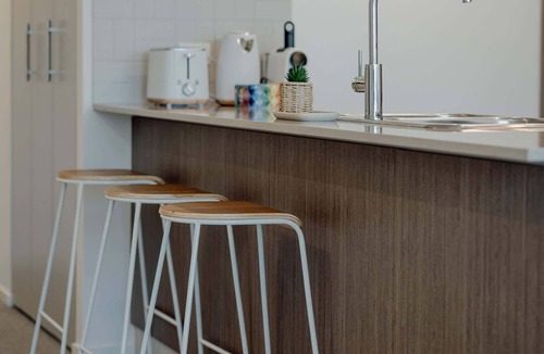 Phillip Apartment | Cosy 1-Bed with Pool, Gym and Secure Parking