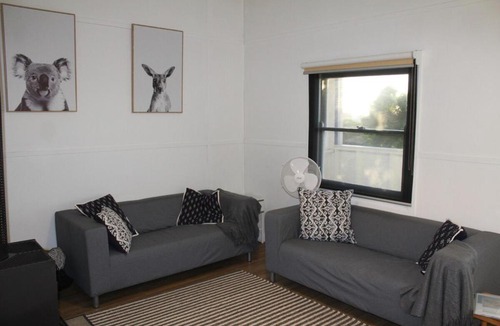 Kingscote House | Cosy 3 bedroom cottage in the centre of Kingscote