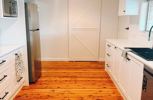Hillvue House | Cosy 4 Bedroom Townhouse with Country Charm