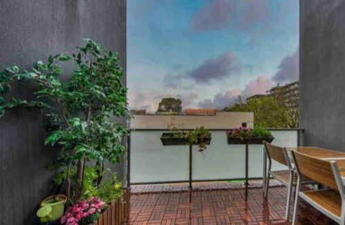 Turner Apartment | Cosy Apt, Workspace and Balcony Near City Centre