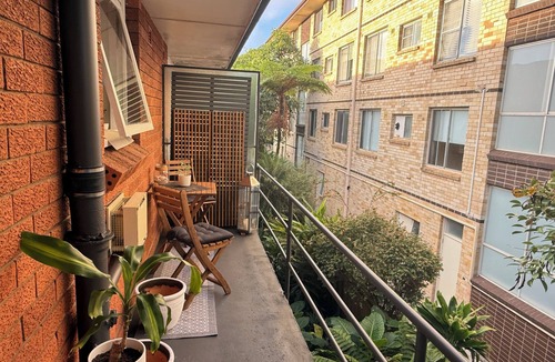 Dee Why Apartment | Cosy Beach Escape in a Heart of Dee Why 5 min walk to Beach and B1 to CBD