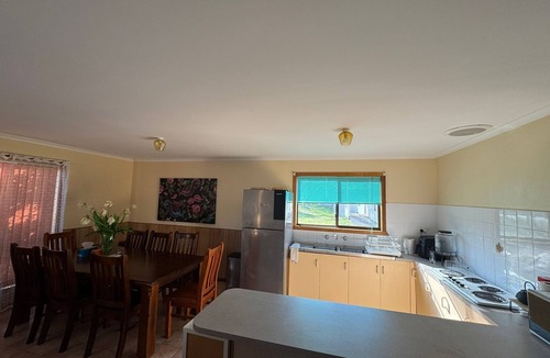 Tarwin Lower House | Cosy Beach House, 10 mins walk to beach, pet friendly